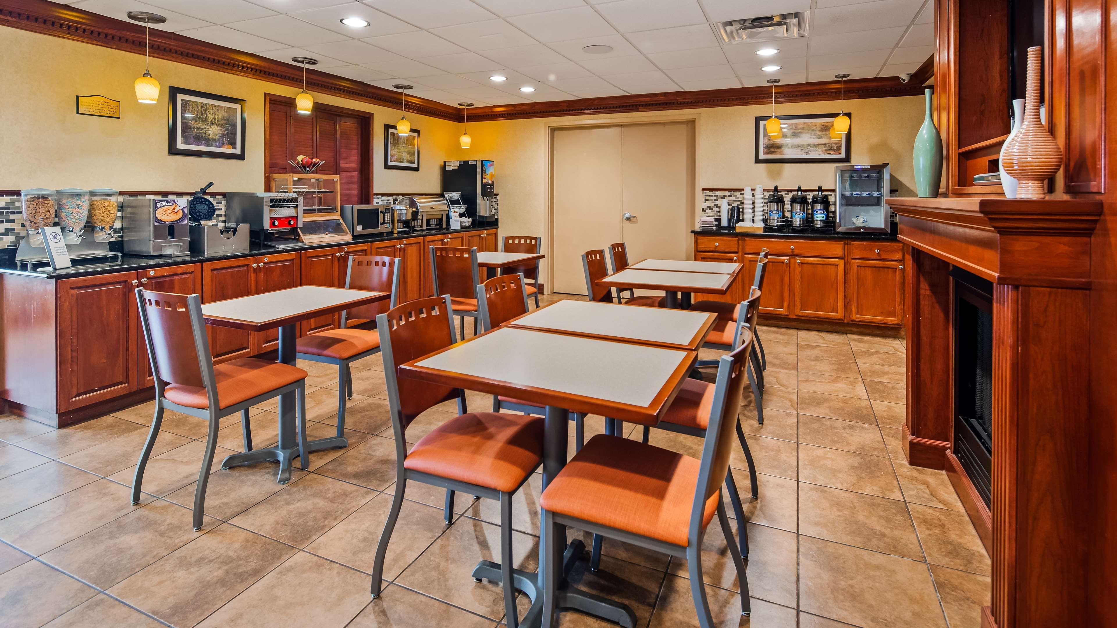 Best Western Plus Strawberry Inn & Suites Knoxville Exterior foto